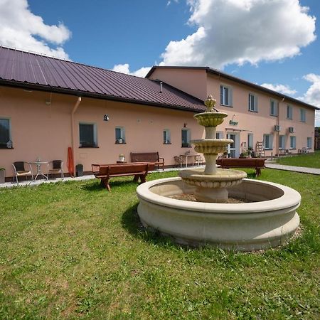 Pension V Lukach Dlouhá Ves エクステリア 写真